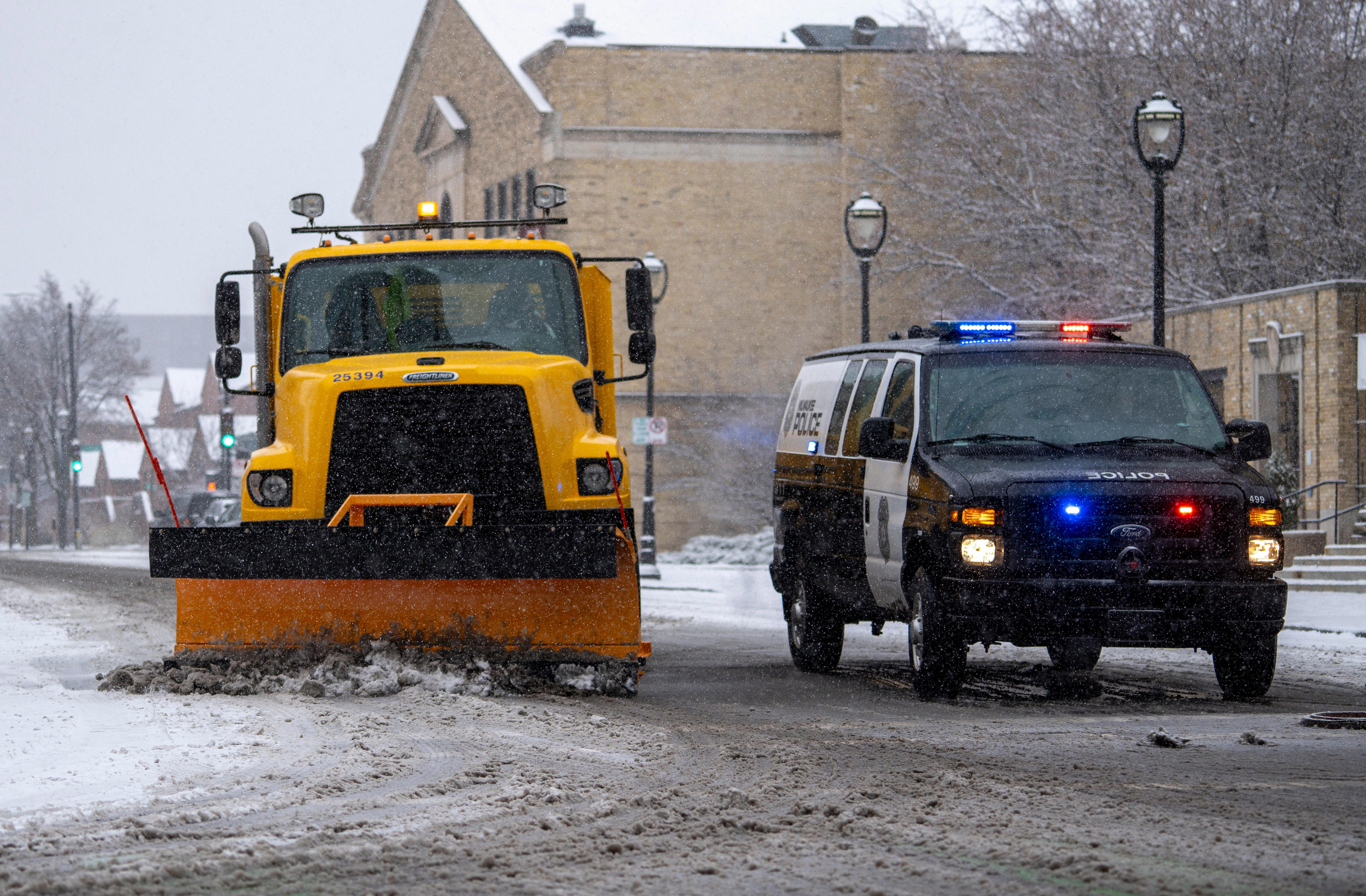 What to know about winter parking, snow emergency in Milwaukee