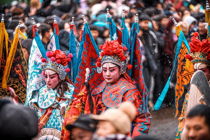 西北社火天花板！庄浪老祖宗的“舞龙舞凤”现场，比春晚还炸裂！