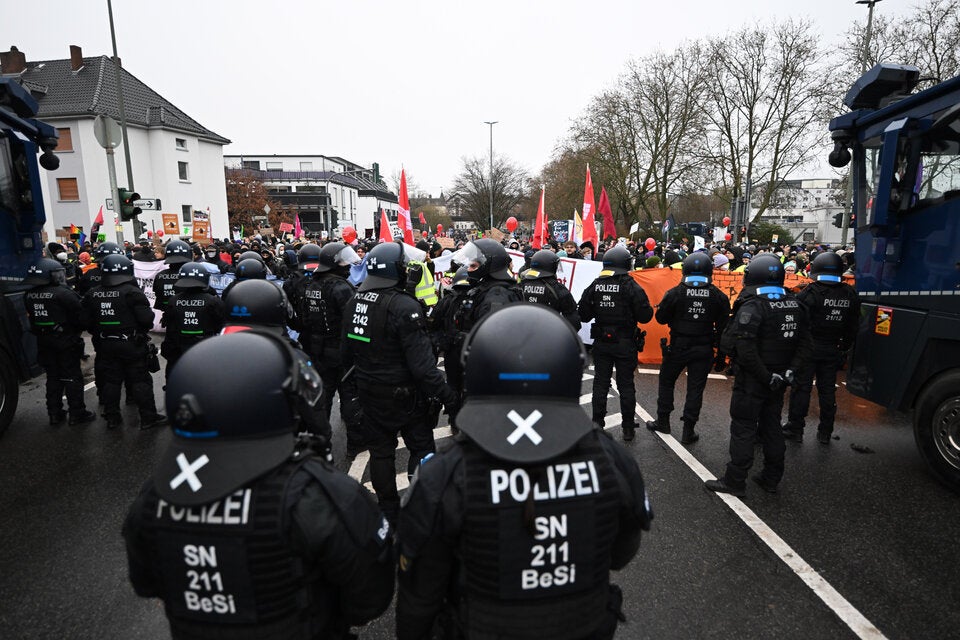Massive Proteste bei Gründung von AfD-Jugend