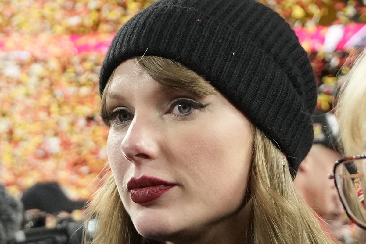 «Life of a Showgirl» de Taylor Swift encabeza la lista de álbumes por séptima semana