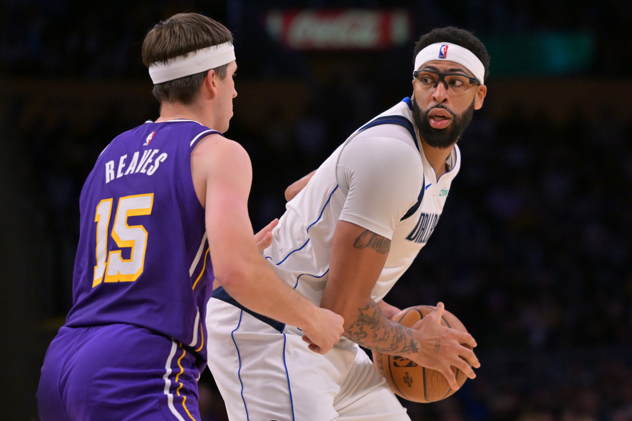 Lakers make Anthony Davis return difficult as Mavs’ slide continues