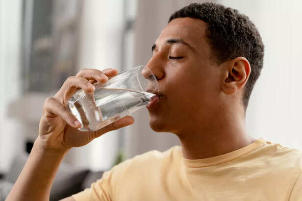 Hot Water vs Cold Water: Which Is Better for Your Digestion Every Morning?