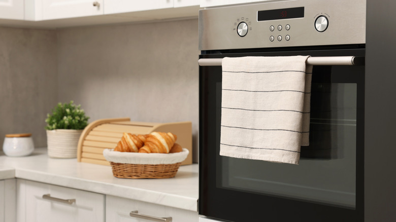 7 Clever DIY Solutions To Finally Stop Your Kitchen Towels From Falling