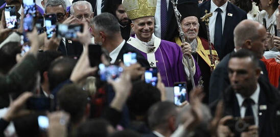 Papa Leone XIV e Bartolomeo firmano la dichiarazione congiunta: "Basta guerre in nome di Dio"