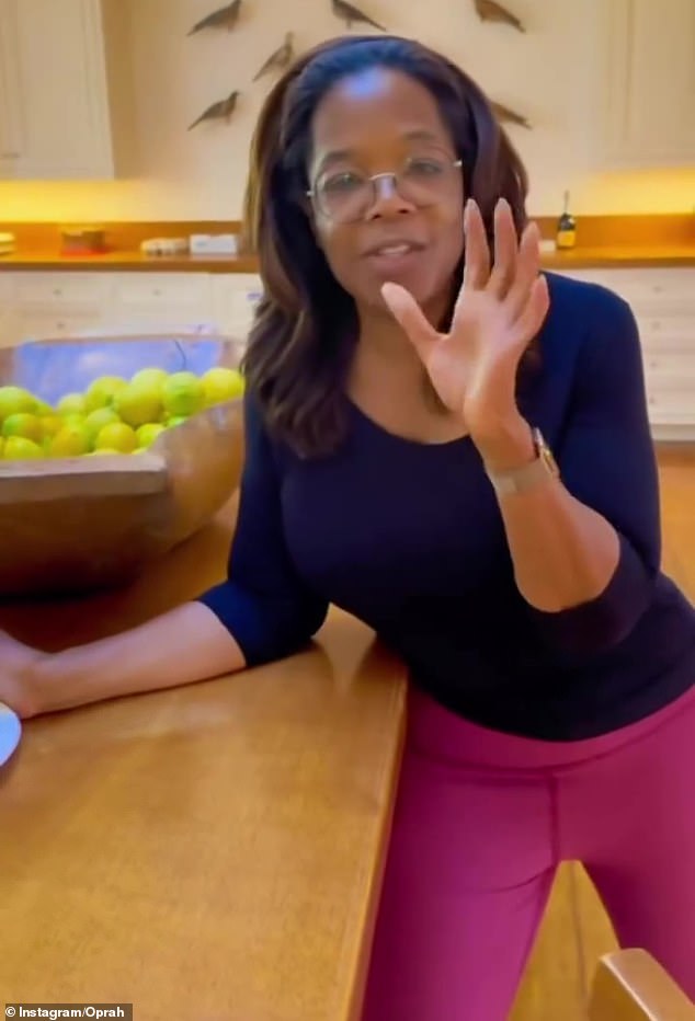 Oprah Winfrey shows of her TINY plate of Thanksgiving leftovers after ...