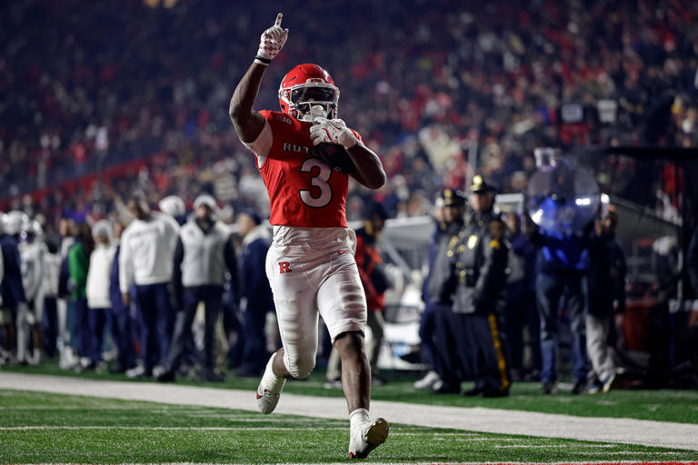 Penn State rallies to beat Rutgers 40-36 for the 18th straight time