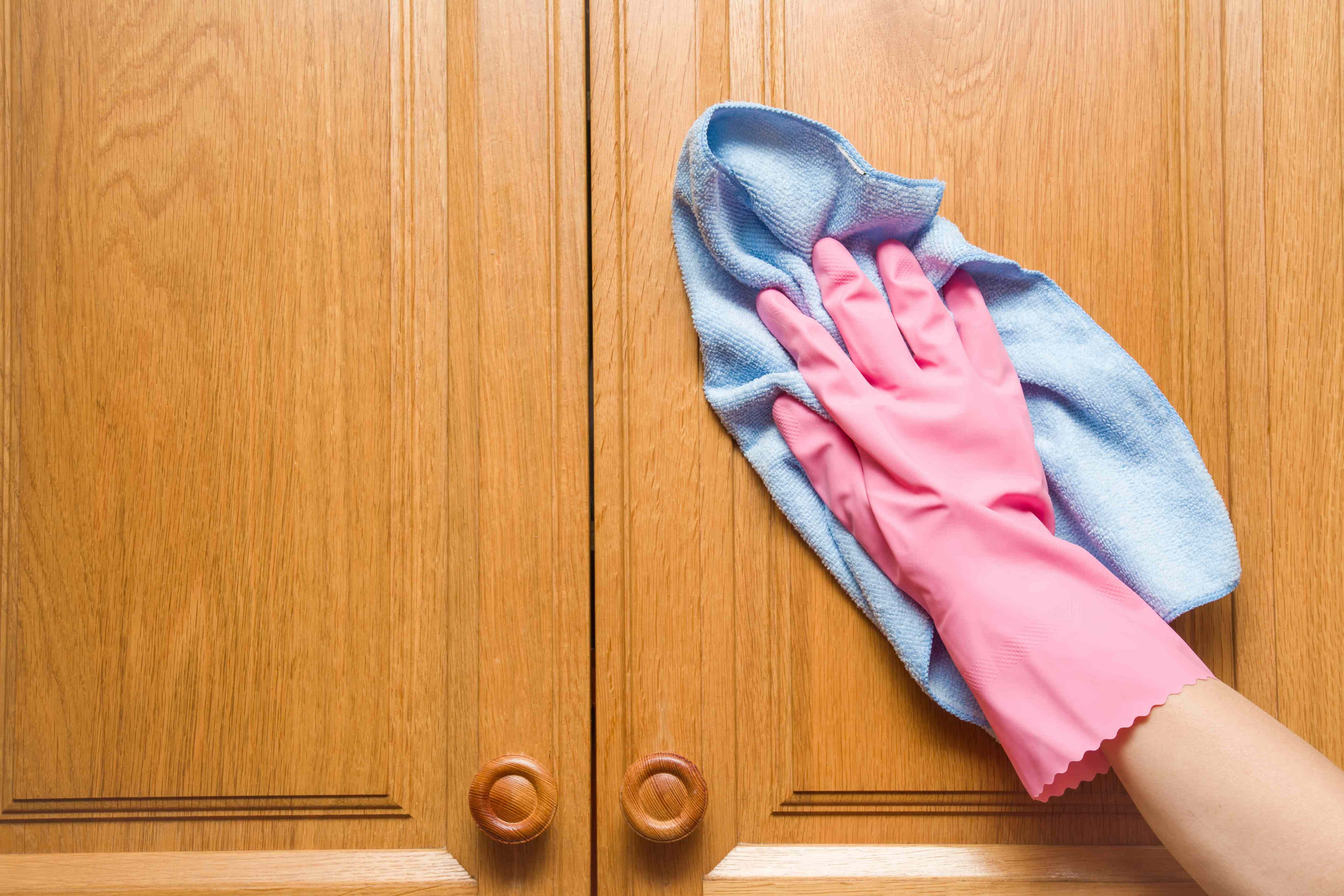 5 Things You Should Never Use to Clean Wooden Kitchen Cabinets, Pro ...