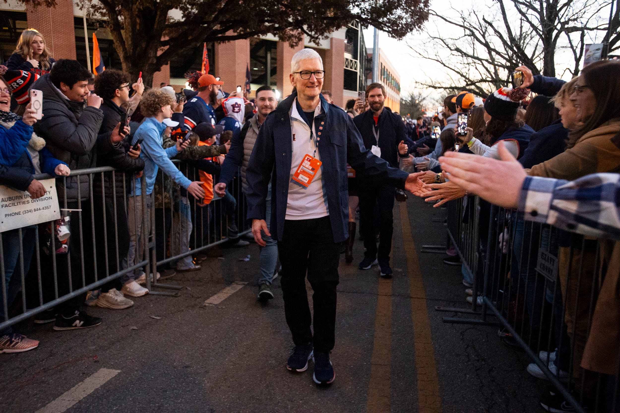 Alabama native Tim Cook to leave Apple CEO role. What we know