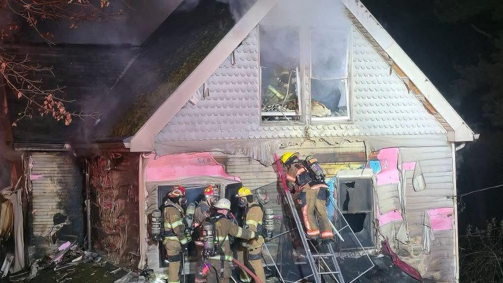 1 person killed in Ben Avon house fire, officials say
