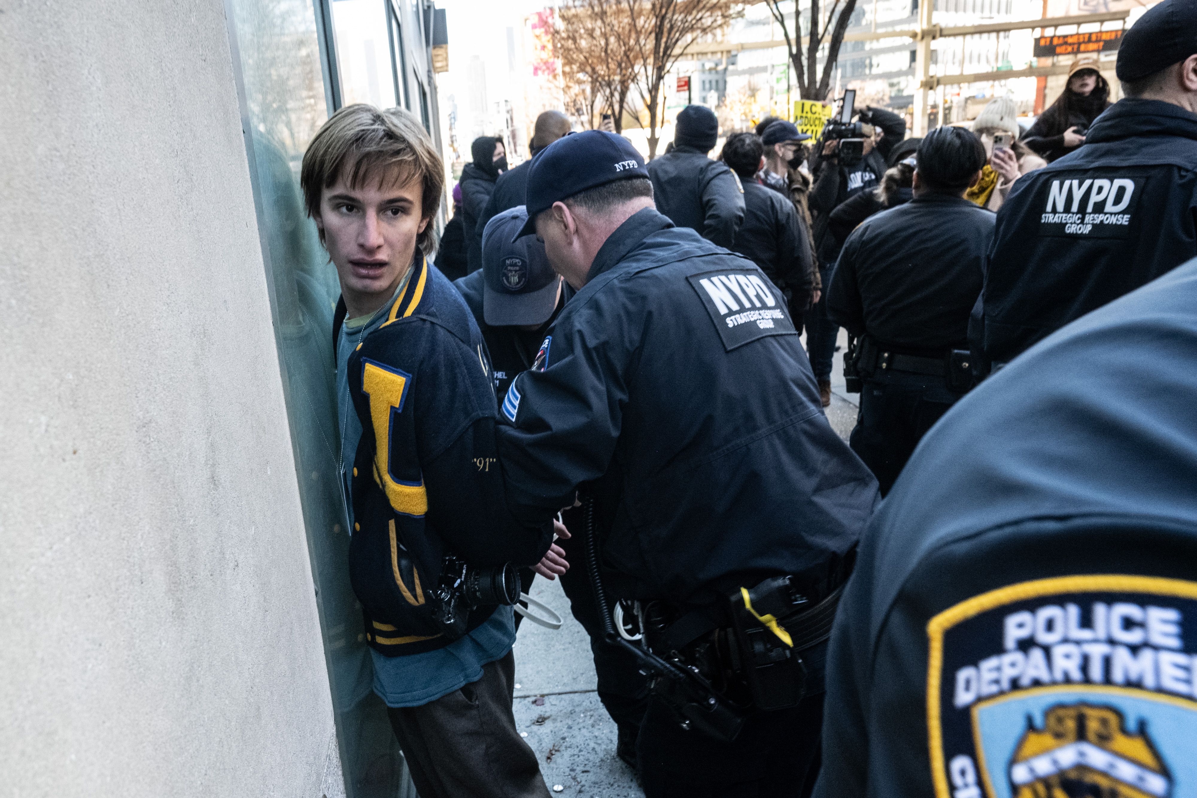 Anti-ICE protesters arrested blocking Manhattan garage access