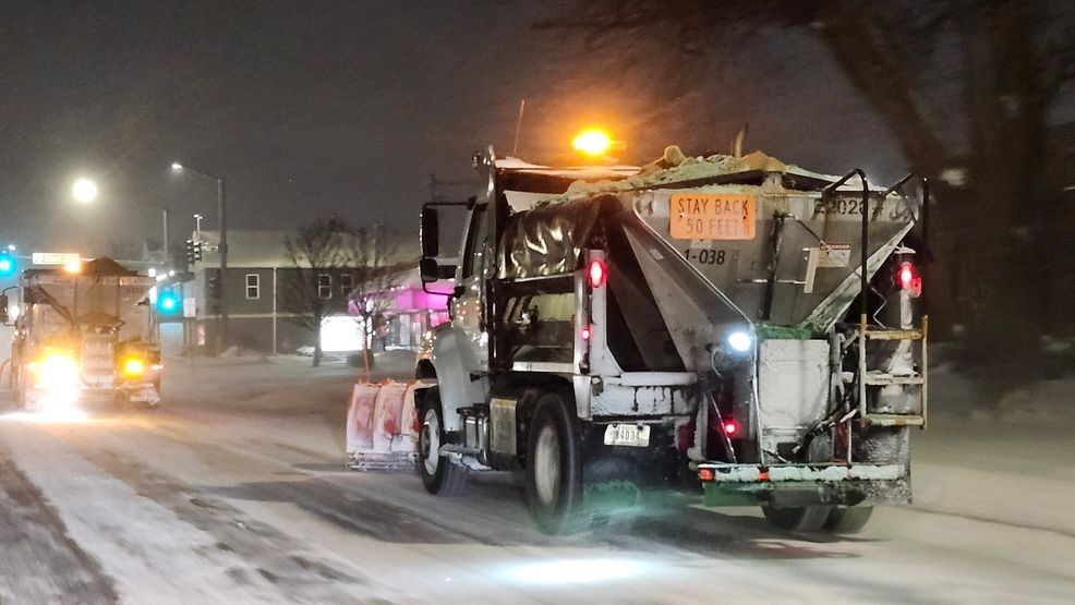 Cedar Rapids crews working to clear residential roads as snow winds down