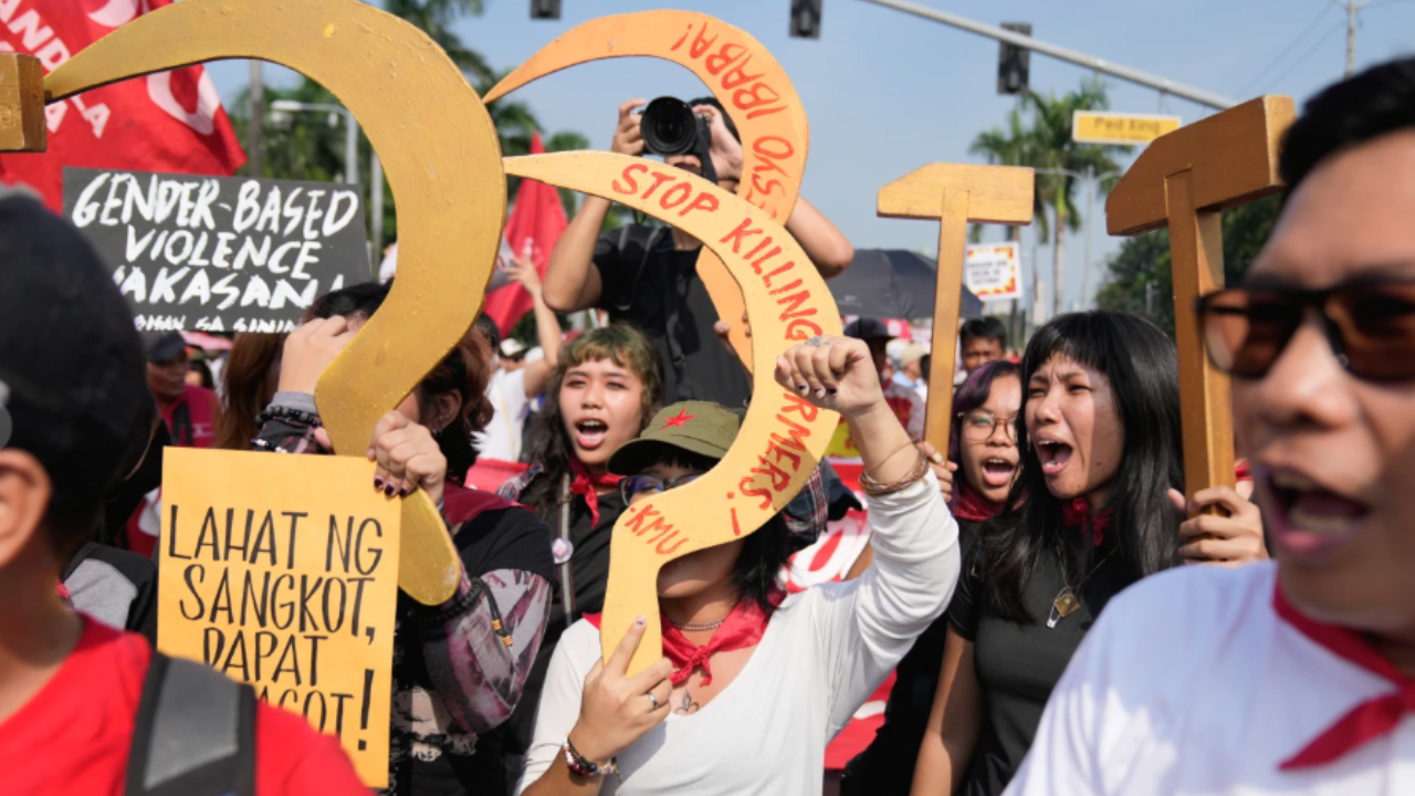 Philippines Rocked By Corruption Scandal: Thousands Protest