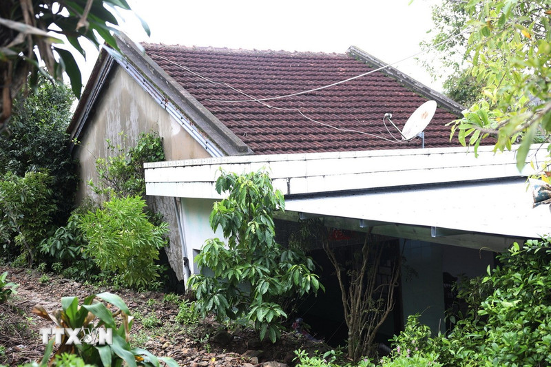 Trước 10/12, hoàn thành sửa chữa trường lớp, hỗ trợ sách vở cho học sinh vùng lũ