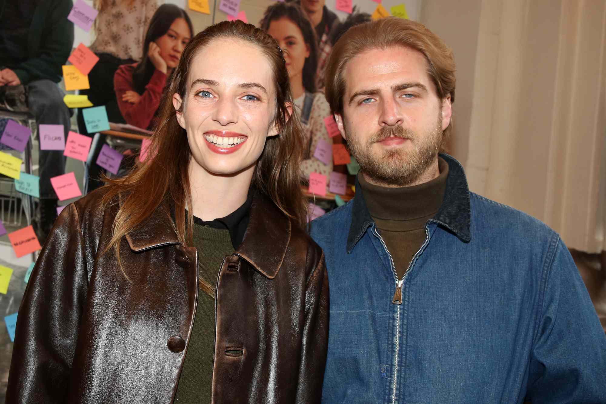 Maya Hawke habla abiertamente sobre su vida matrimonial tras contraer matrimonio con Christian Lee Hutson (exclusiva).