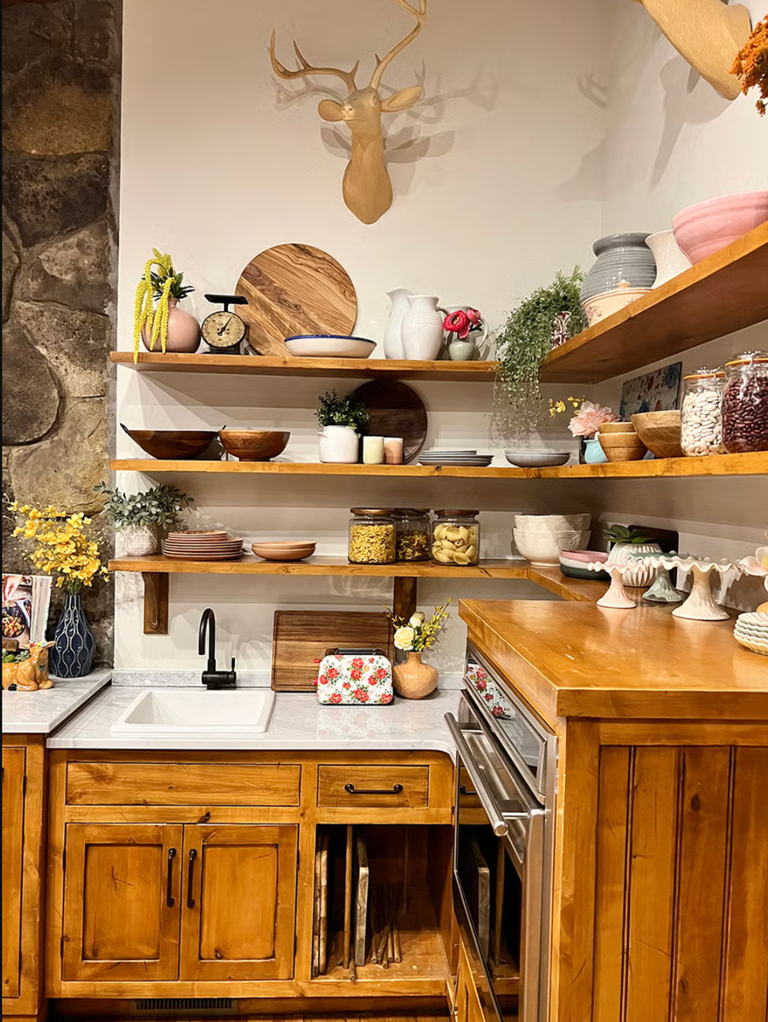 Bring the Outdoors In With These Cozy Cabin Decor Ideas