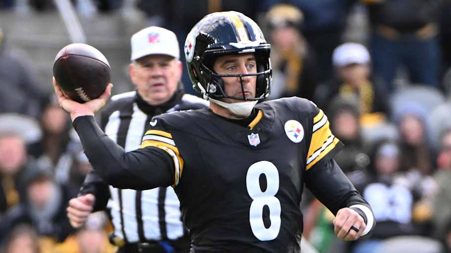 Details of Aaron Rodgers’s Wrist Injury Revealed Ahead of Steelers ...