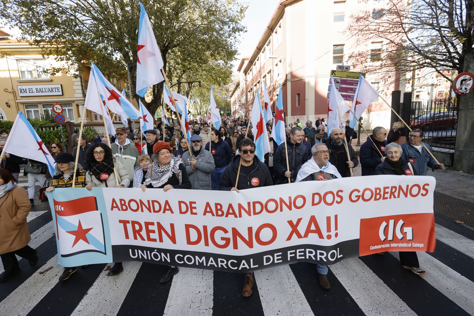 Miles de personas se manifiestan en Ferrol por la modernización de su ...