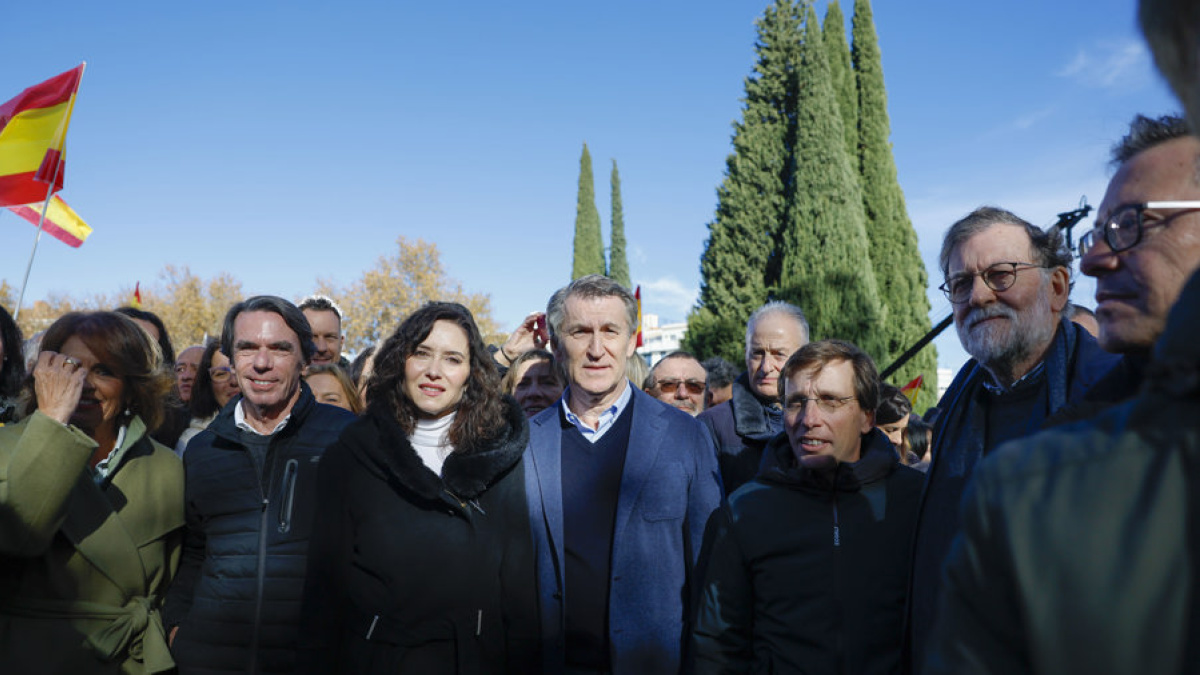 Feijóo vuelve a su versión más extremista, pide elecciones y sugiere ...