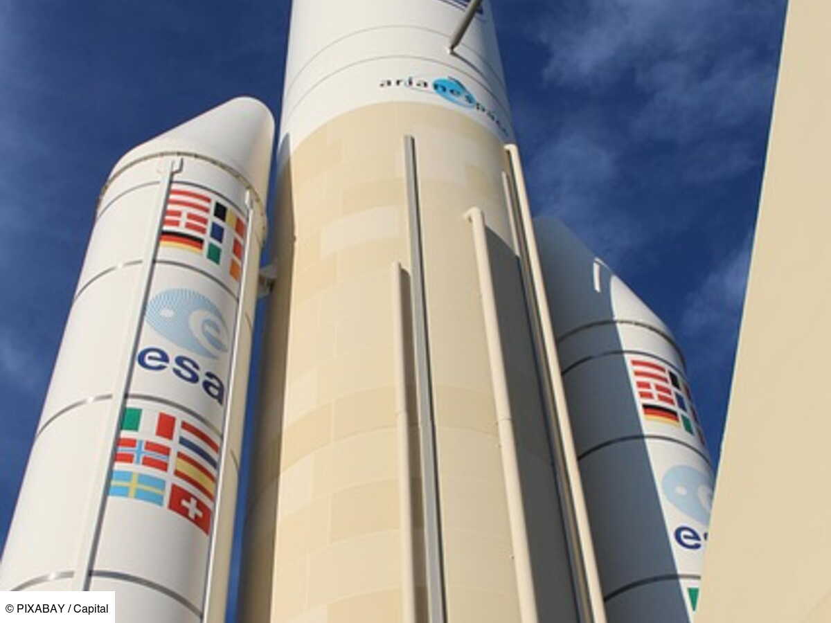 Pouce Et Compagnie - Casque Astronaute Enfant Avec Visière Rabattable, Licence Officielle ESA, Autocollants Réalistes, Idéal Pour Jeux De Rôle Et Anniversaires - Dès 3 Ans