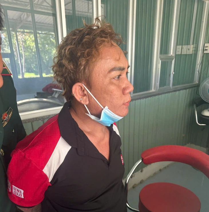 Bắt ngay nghi phạm em trai lái ô tô đâm vào nhà chị ruột, tông chết em mình