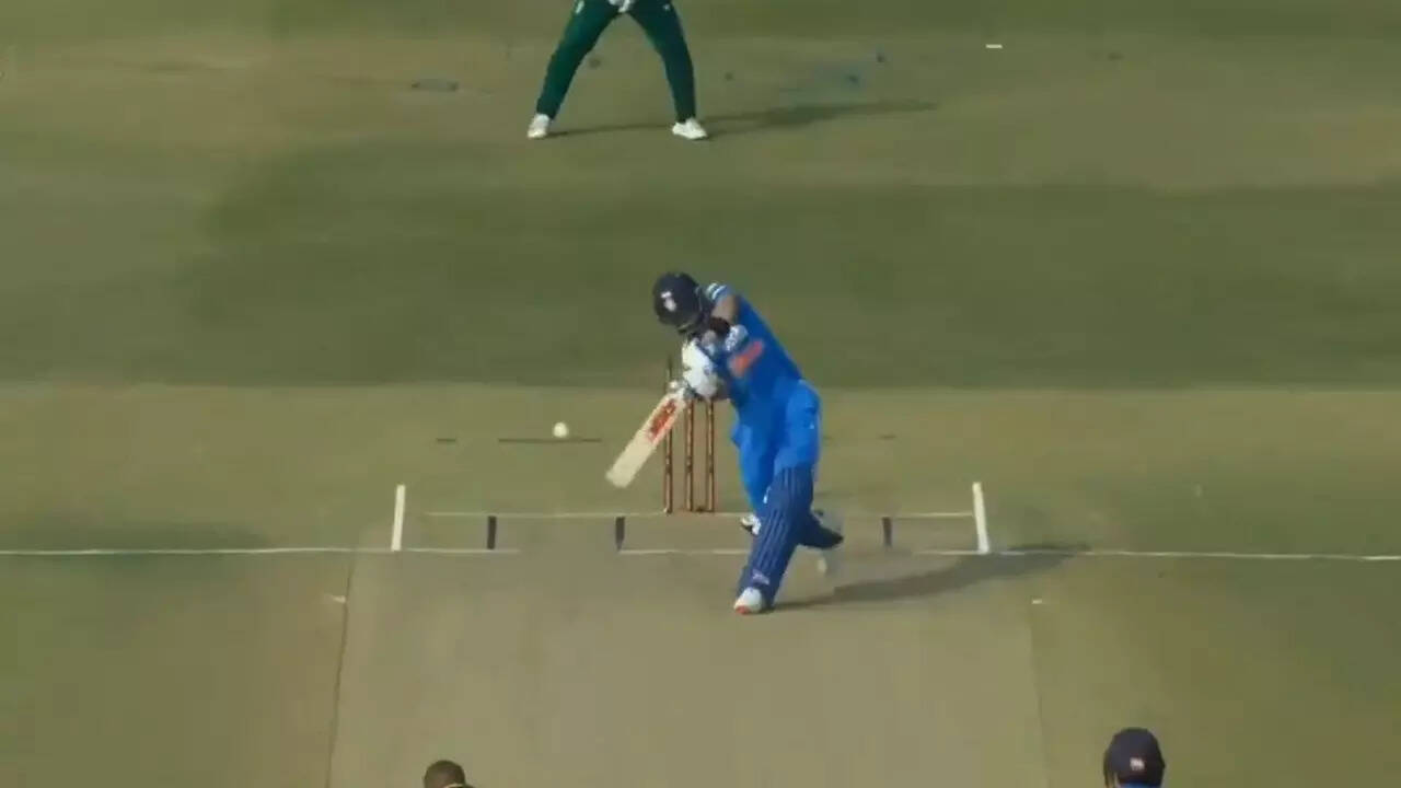 Six-hitting spree: Virat Kohli hits 5 sixes in first ODI against South ...