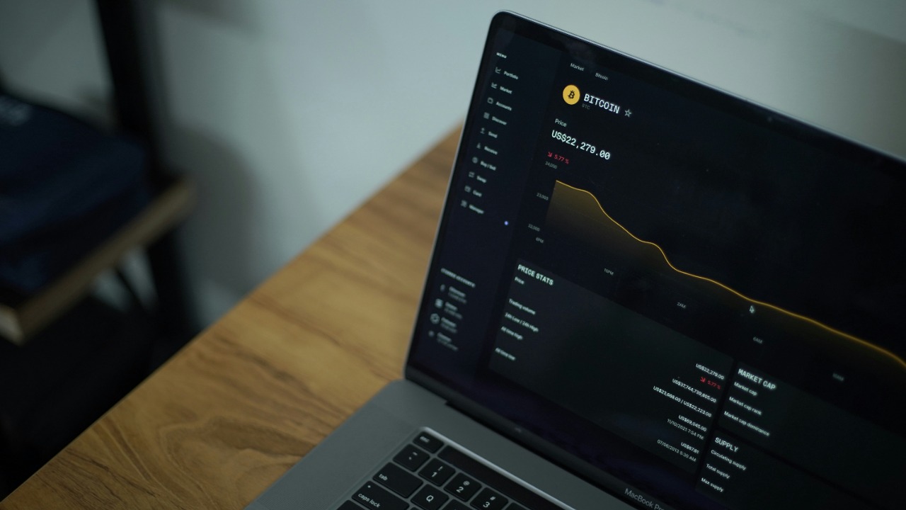 Bitcoin drops again, why crypto is in a decisive phase