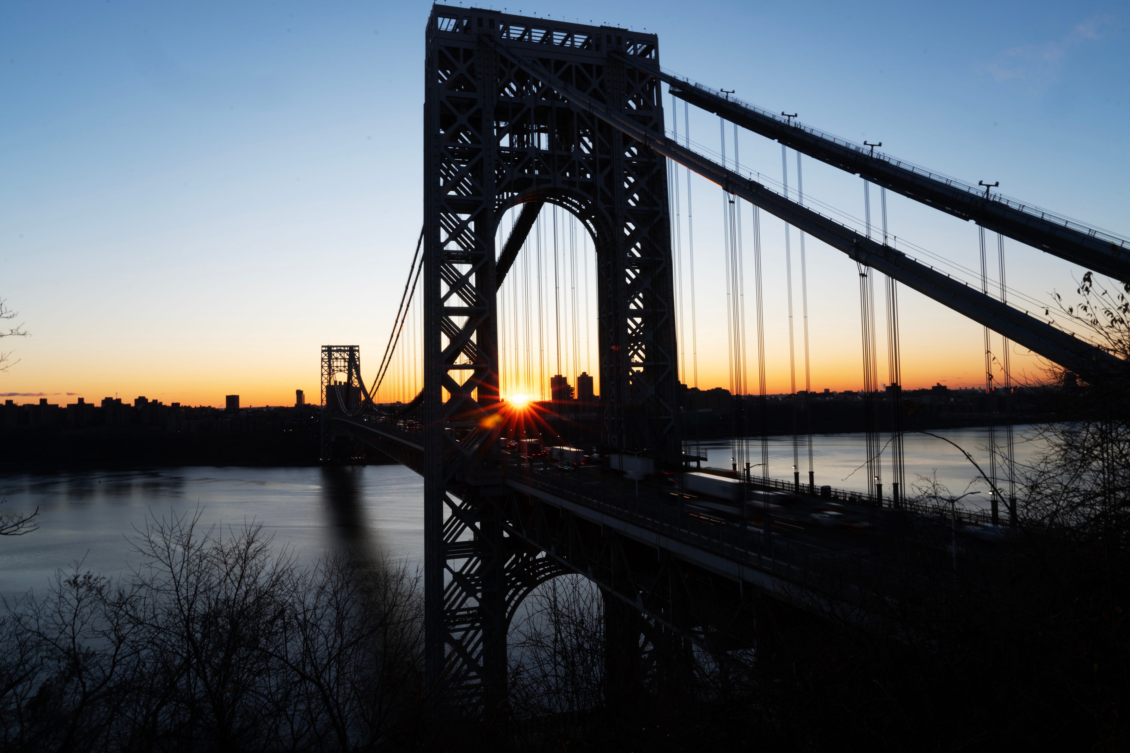 Crash investigation closes lanes on George Washington Bridge