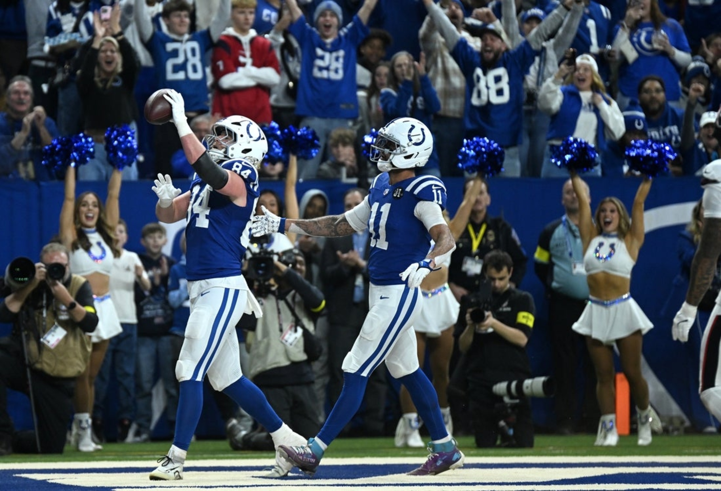 Texans squeeze past Colts 20-16, tighten AFC South race