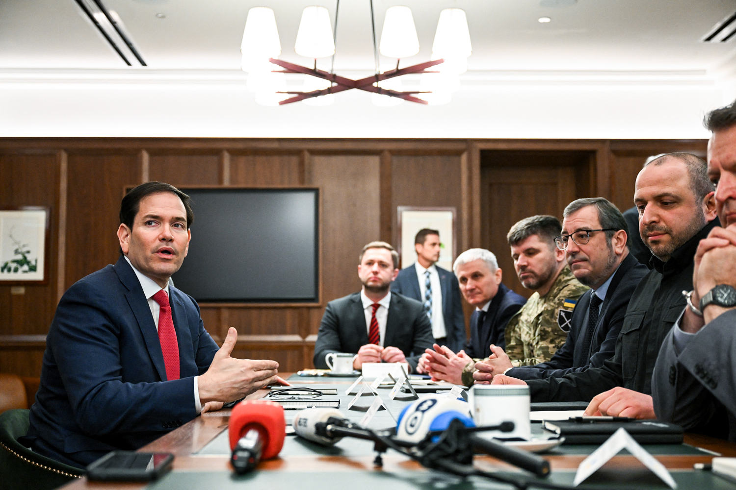 U.S. and Ukrainian officials hold 'very productive' meeting in Florida