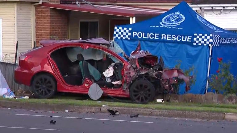 Man killed, two seriously injured after crash on major Sydney road