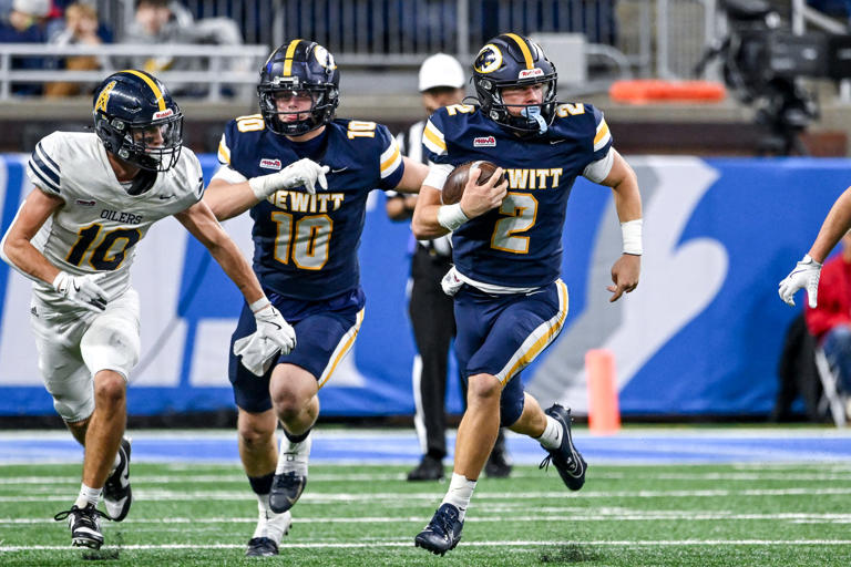 'Special' Traverse Moore's record finish leads DeWitt football to state ...