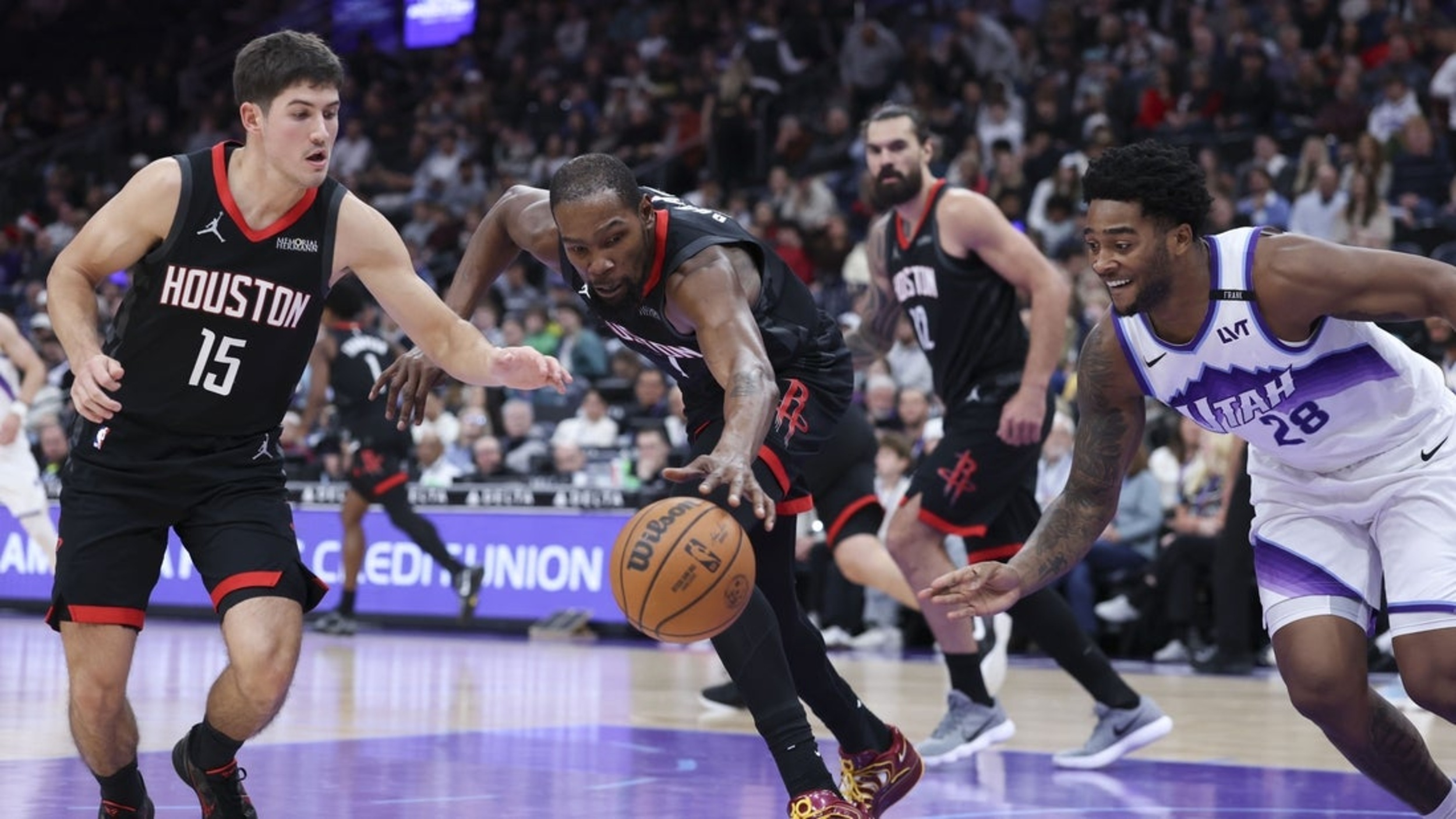 Surging Rockets keep rolling with thumping of Jazz