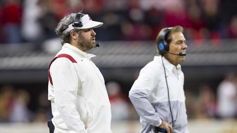 El ex coordinador defensivo de Nick Saban acepta el trabajo de entrenador en jefe de fútbol americano universitario.