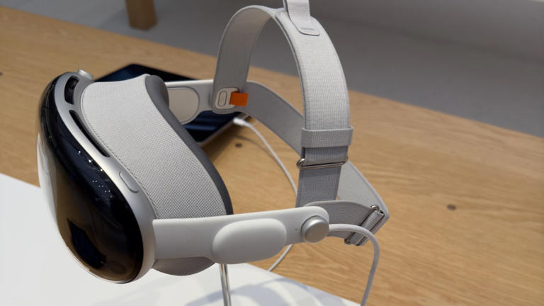 Apple’s rumored smart glasses could be the Vision Pro killer