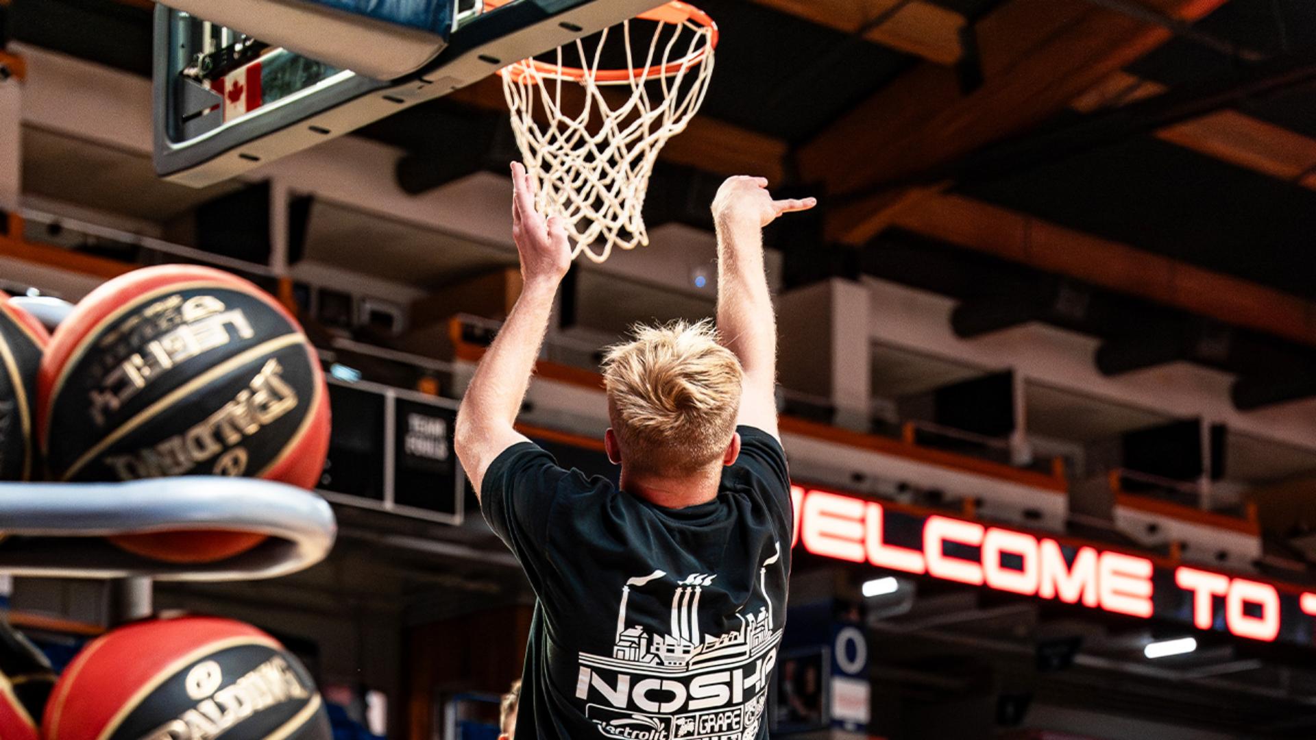 Most consecutive behind the backboard basketball shots 16 Tristan Jass