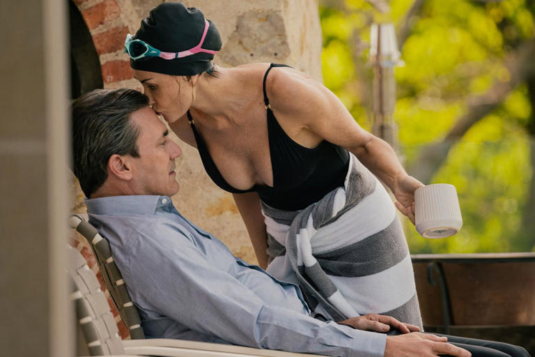 Landman”: Demi Moore Collapses and Sobs Over Death of Jon Hamm's Character  in Intense Scene