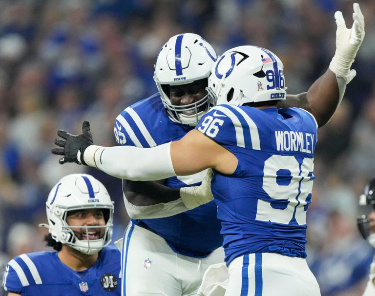 Colts lose DT Neville Gallimore to Bears on two-year deal
