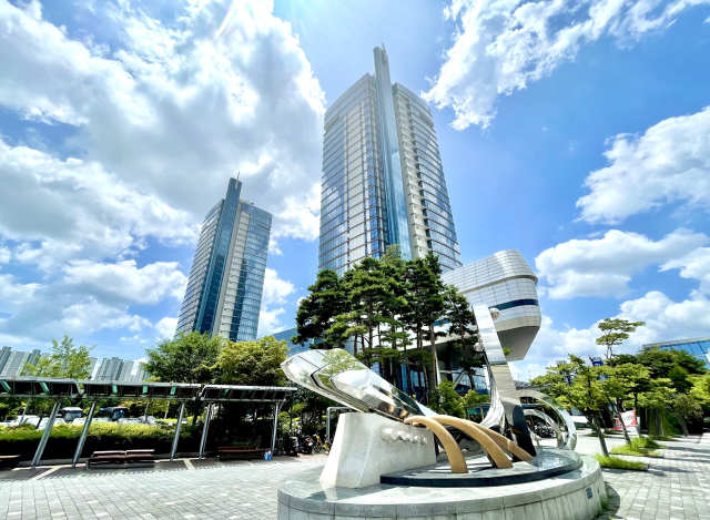 KTX 역 승강장과 승객