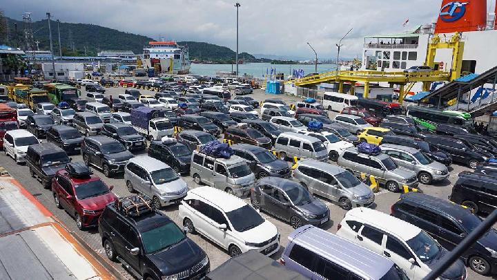 Penyeberangan Bali-Banyuwangi Tembus 283.127 Orang H+2 Natal