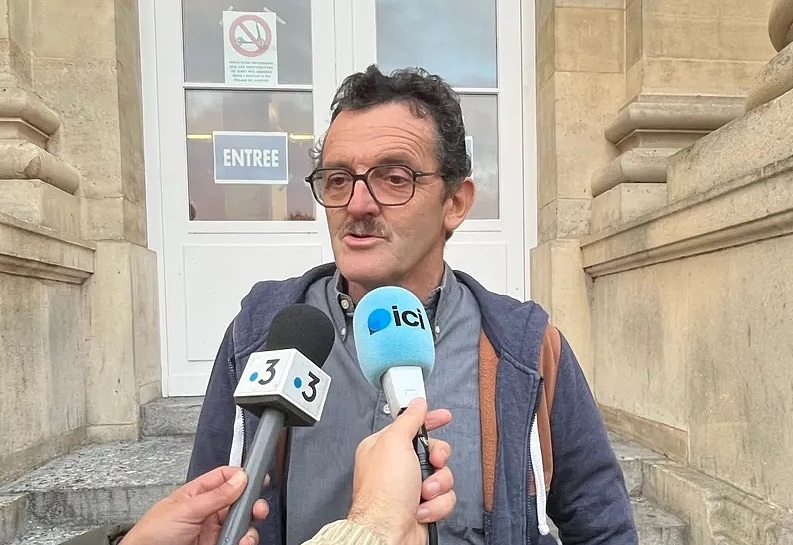 Bị truy tố vì tiếng ồn cho bò ăn 'quá sớm'