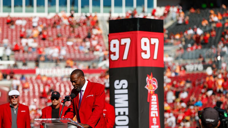 Simeon Rice takes his place in the Bucs’ Ring of Honor