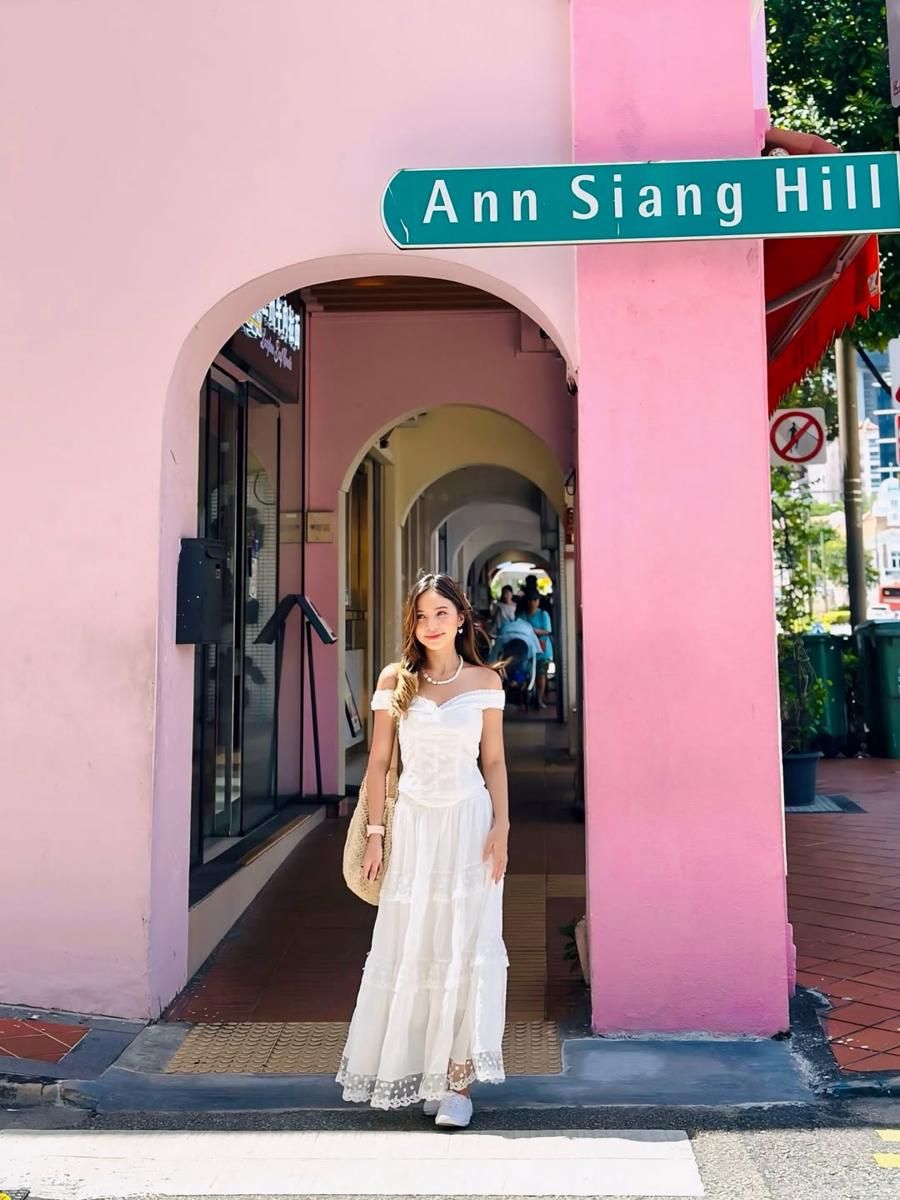 8 Potret Bella Graceva Berjalan-Jalan di Chinatown Singapura 5 AA1RsABu