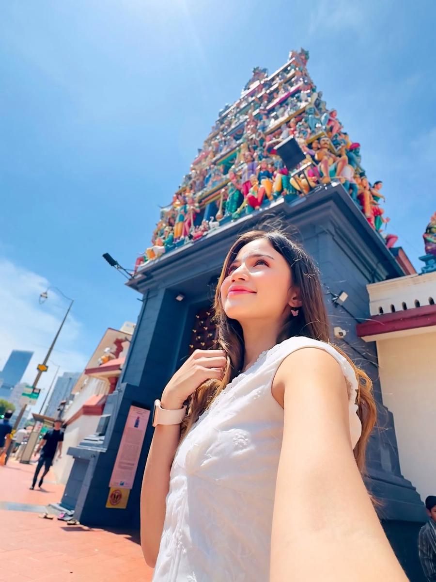 8 Potret Bella Graceva Berjalan-Jalan di Chinatown Singapura 7 AA1RsABw