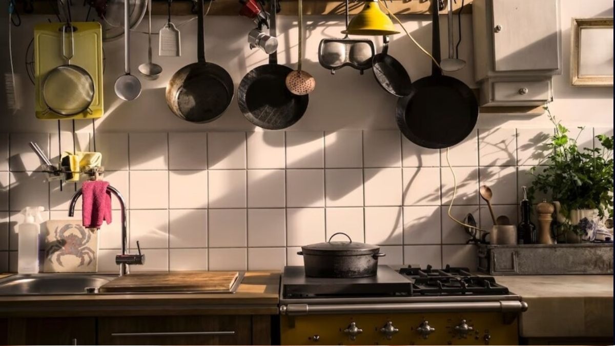 5 kitchen hacks to remove extra oil from food in seconds