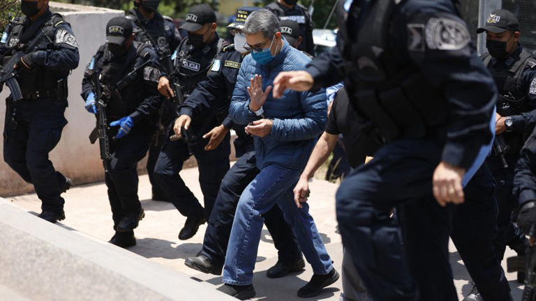 Las amenazas de Trump acercan la guerra con Venezuela mientras aumentan las contradicciones y los temores legales