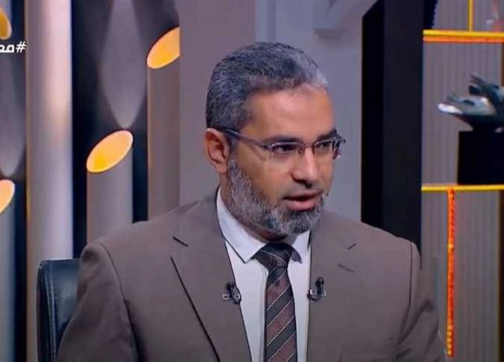 أستاذ بالأزهر: حفظُ الله للقرآن نورٌ لا يُطفأ.. وتَلَقِّيه سماعًا هو ...
