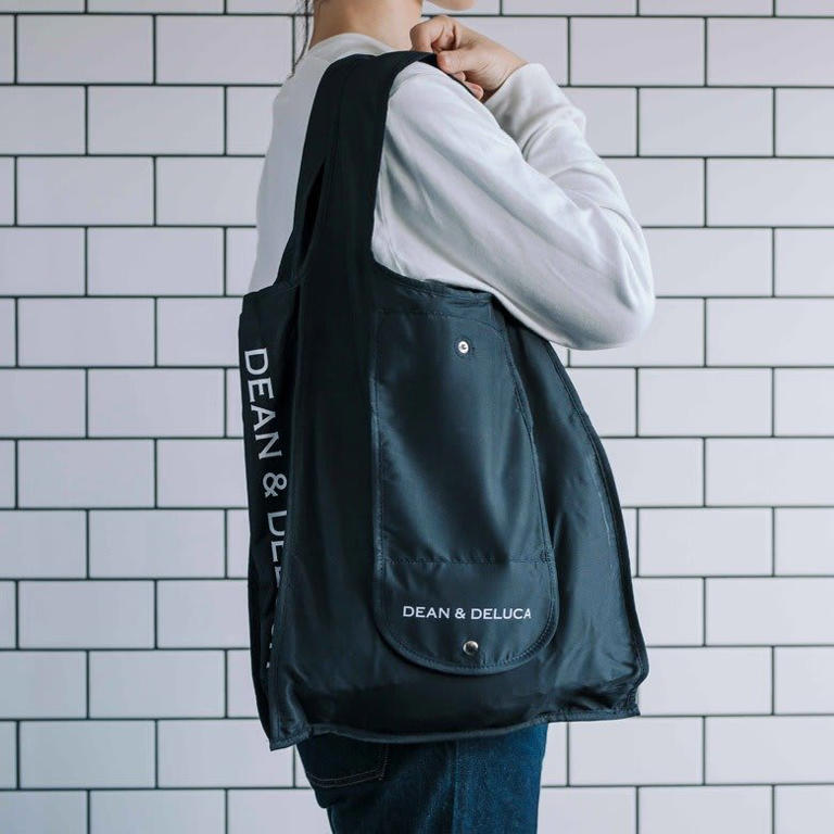 1683円が今だけ！」DEAN&DELUCAの超定番「汚れ目立たない黒バッグ