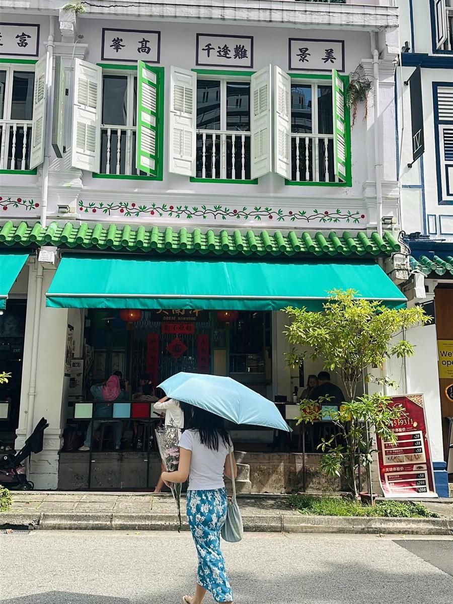 8 Potret Bella Graceva Berjalan-Jalan di Chinatown Singapura 4 AA1Rso8A