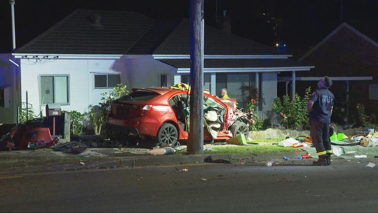 Man killed, two seriously injured after crash on major Sydney road