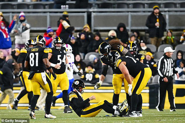 Aaron Rodgers fires shots at unnamed Pittsburgh Steelers teammates
